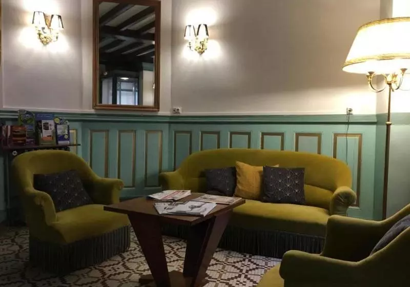The Old Hotel Ravel Centre