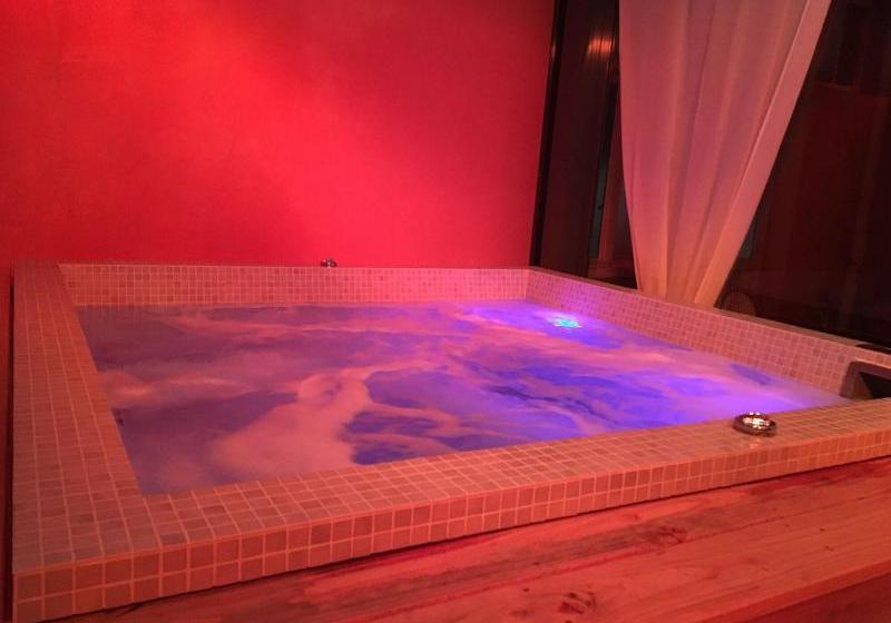 The Old Hotel Ravel Centre