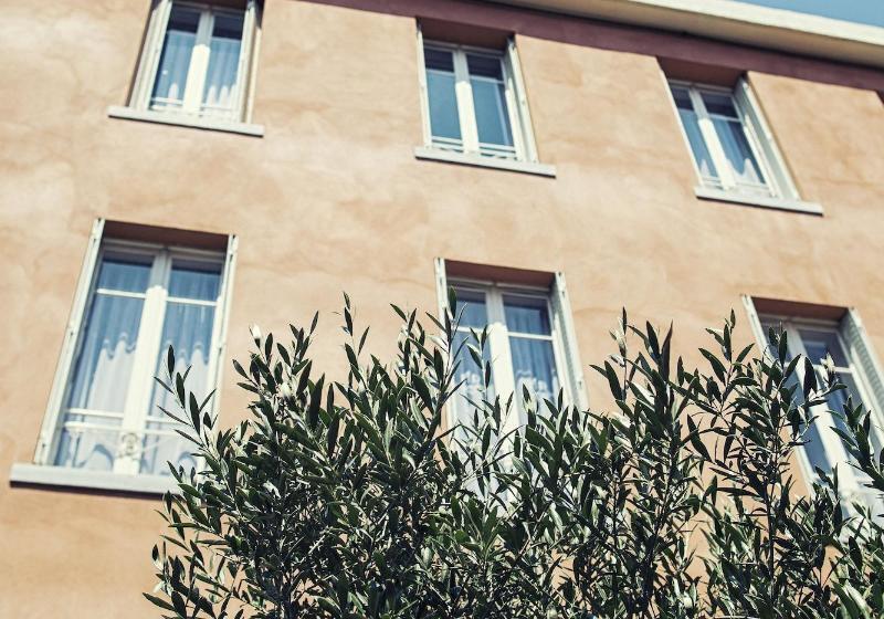 The Old Hotel Ravel Centre