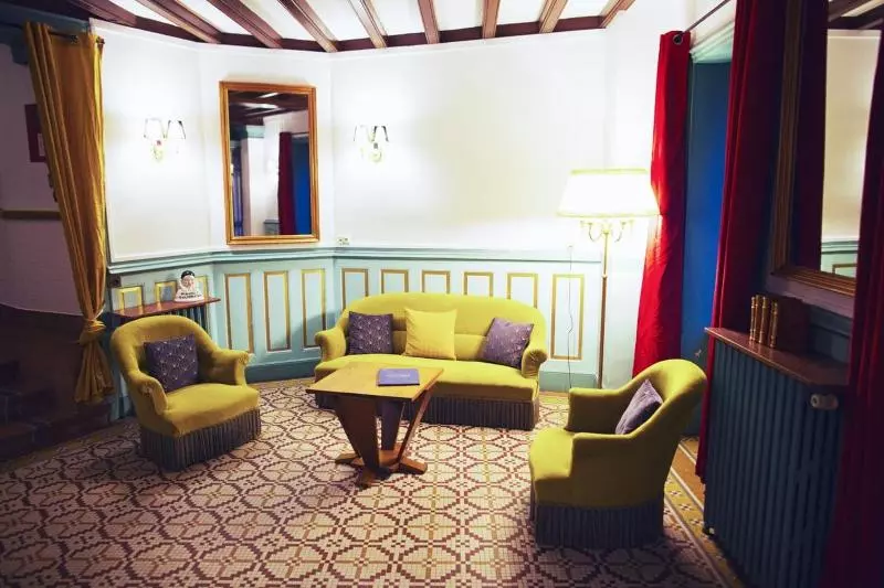 The Old Hotel Ravel Centre