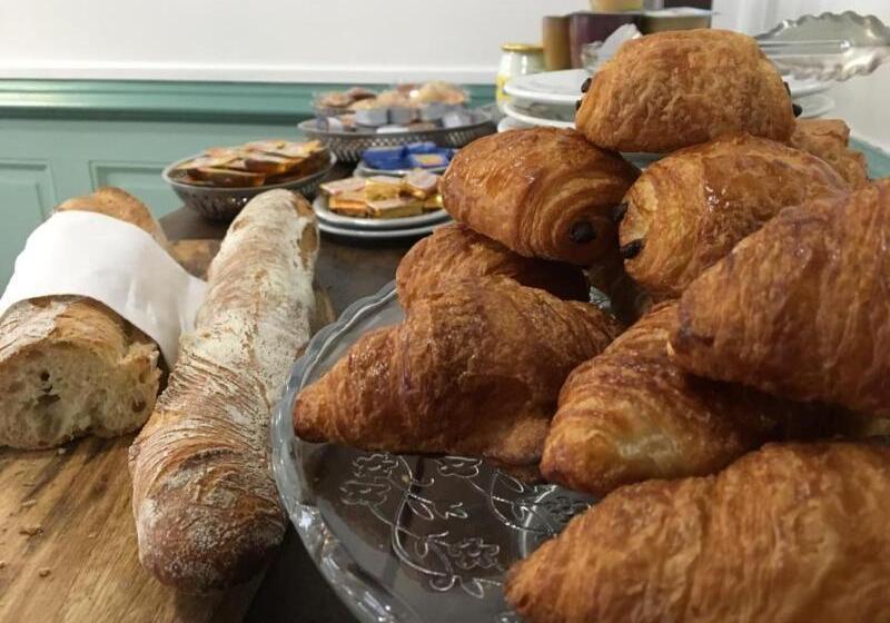 The Old Hotel Ravel Centre