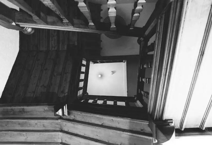 تختخواب و صبحانه The Dunning