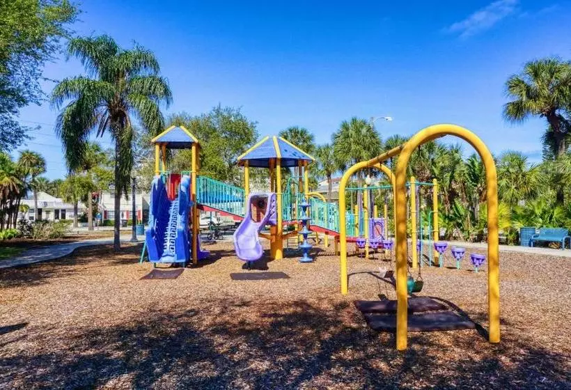 Coconut Grove Resort By Techtravel