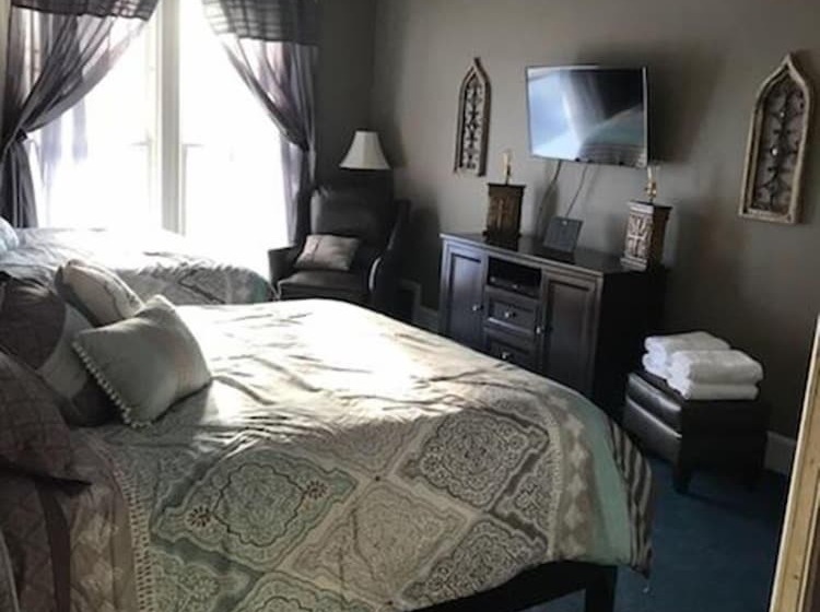 Evans Holly Grove Inn B&b