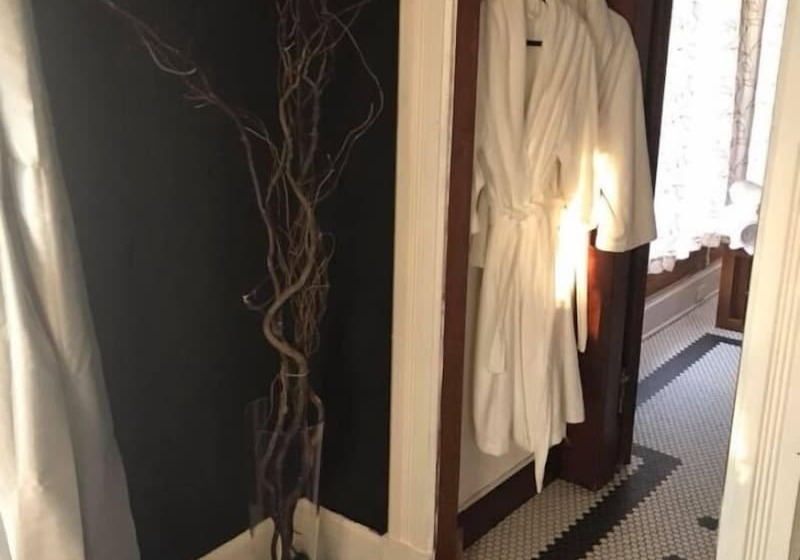 Evans Holly Grove Inn B&b