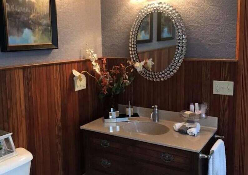 Evans Holly Grove Inn B&b