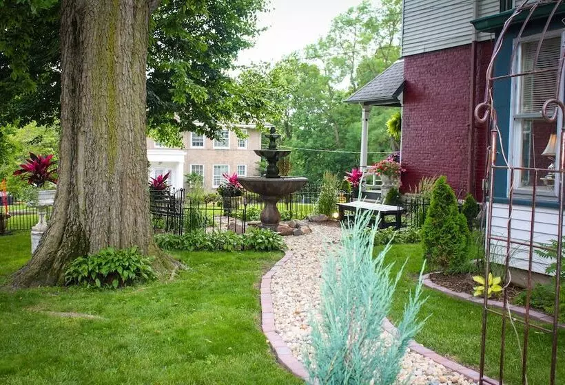 Evans Holly Grove Inn B&b