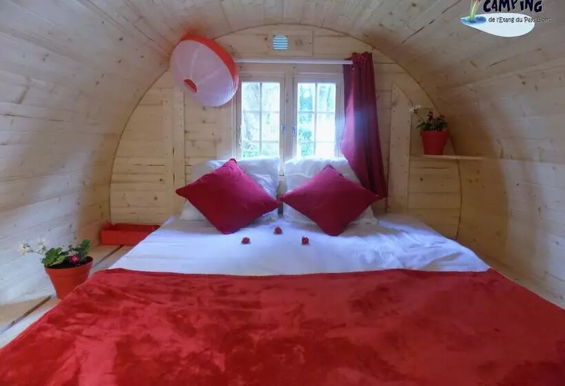 ホテル Camping De L étang Du Pays Blanc