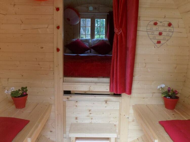 Отель Camping De L étang Du Pays Blanc