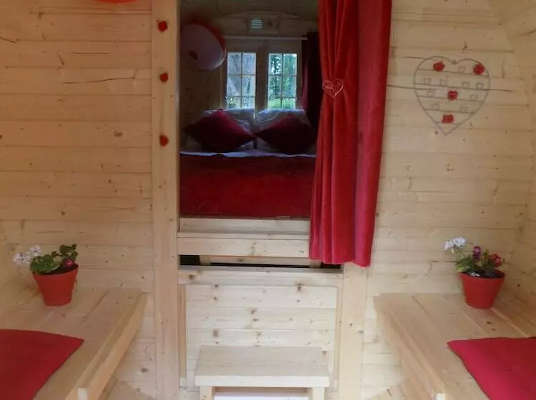 ホテル Camping De L étang Du Pays Blanc