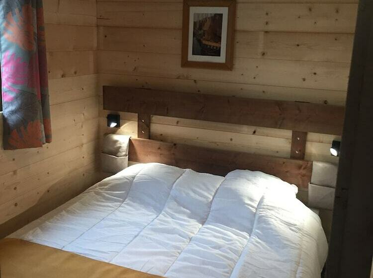 Отель Camping De L étang Du Pays Blanc