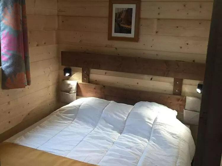 ホテル Camping De L étang Du Pays Blanc