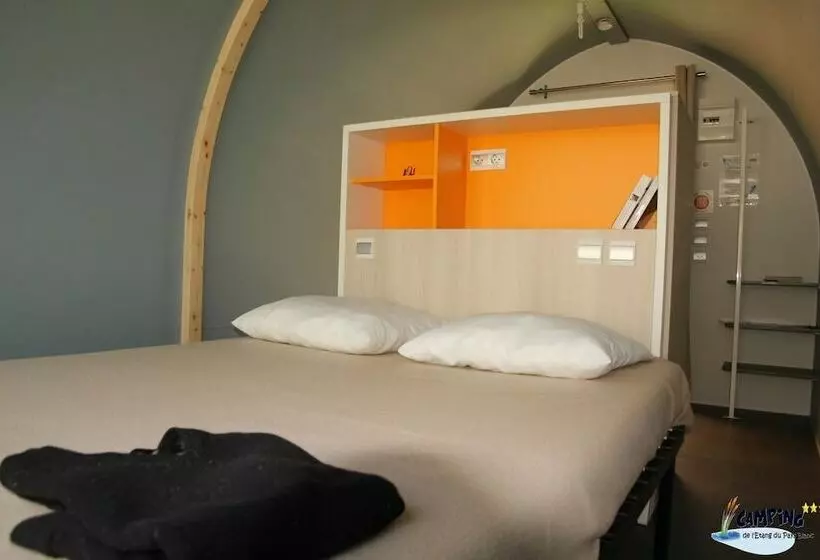 ホテル Camping De L étang Du Pays Blanc