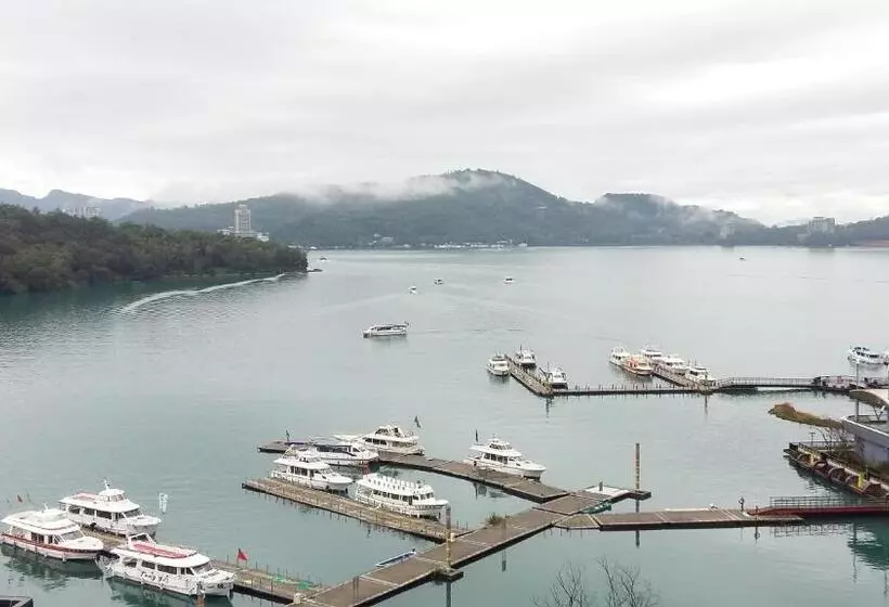 هتل Yi Da Lakeside