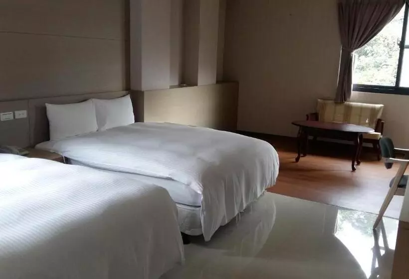 هتل Yi Da Lakeside