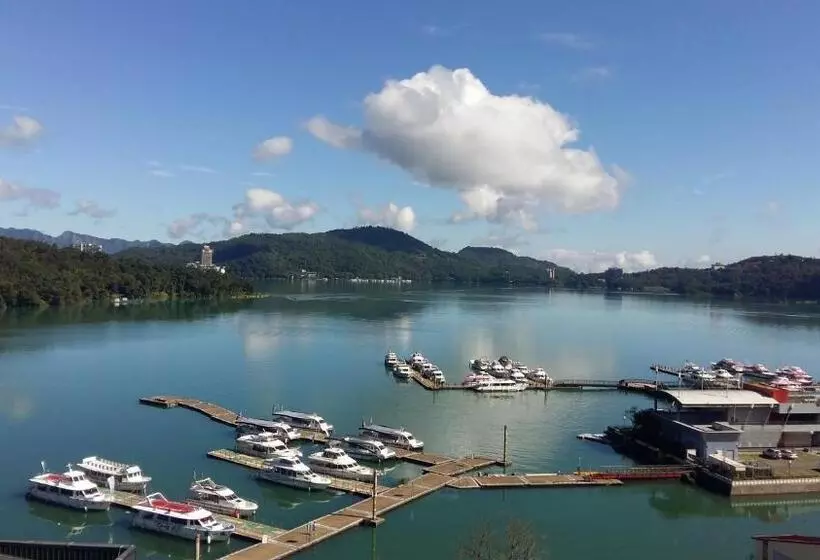هتل Yi Da Lakeside
