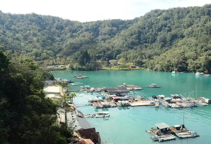 هتل Yi Da Lakeside