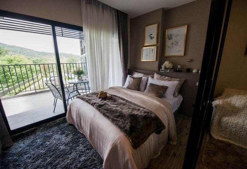 Knightsbridge The Ocean Sriracha