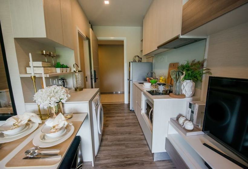 Knightsbridge The Ocean Sriracha