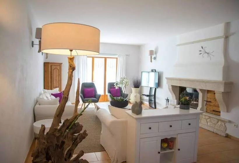 Majatalo La Bastide Des Bourguets