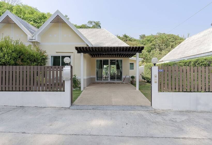 Baanpromphun Pool Villa By Bv