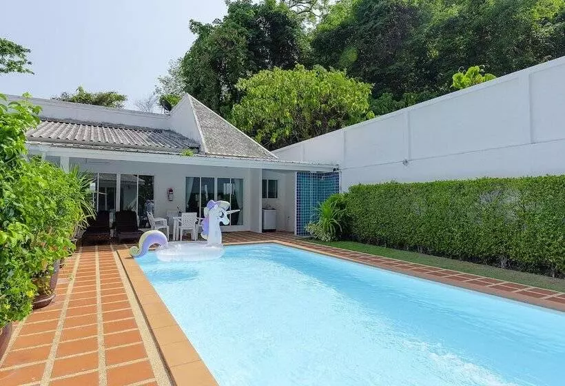 Baanpromphun Pool Villa By Bv