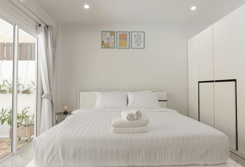 Baanpromphun Pool Villa By Bv