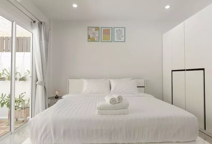 Baanpromphun Pool Villa By Bv