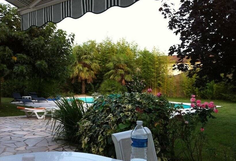 Bed and Breakfast Les Abris De Saint Sulpice