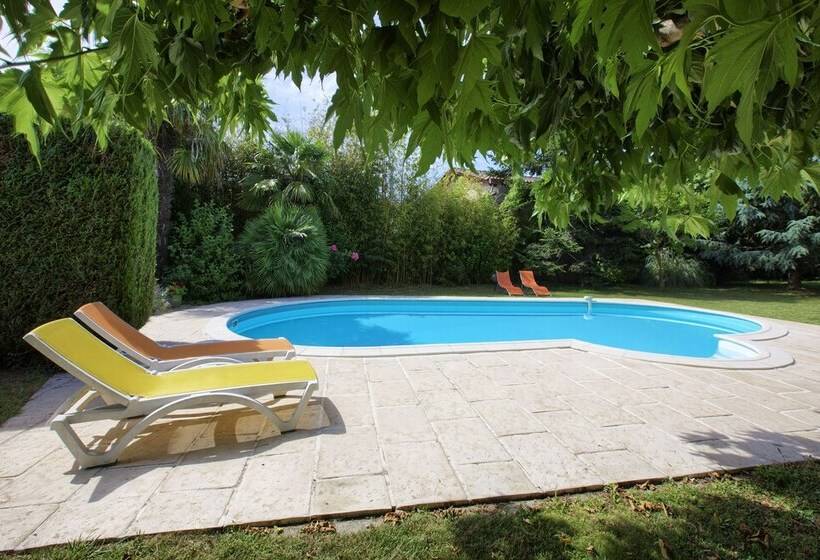 Bed and Breakfast Les Abris De Saint Sulpice