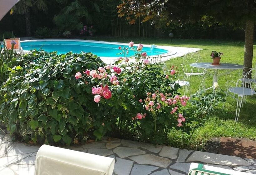 Bed and Breakfast Les Abris De Saint Sulpice