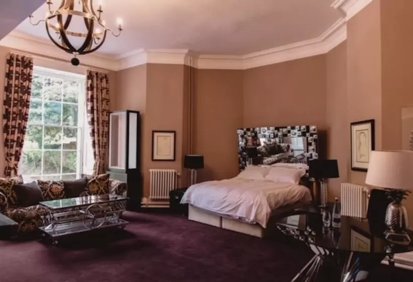 هتل Haigh Hall