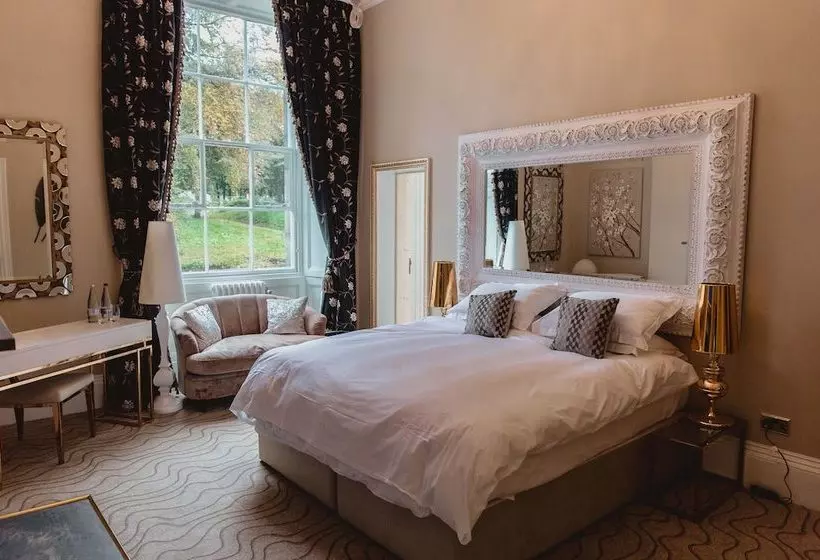 هتل Haigh Hall