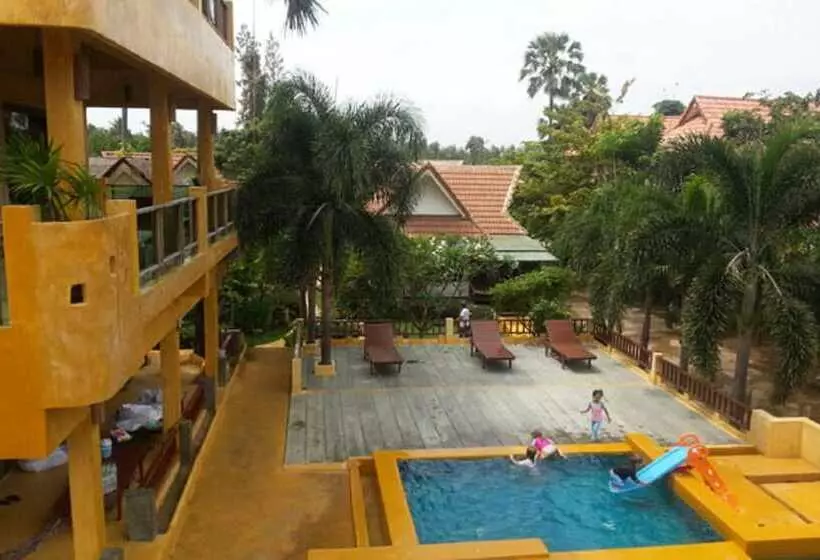 هتل Pulsawat Palm Resort