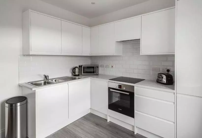 هتل Smart Stay Swiss Cottage