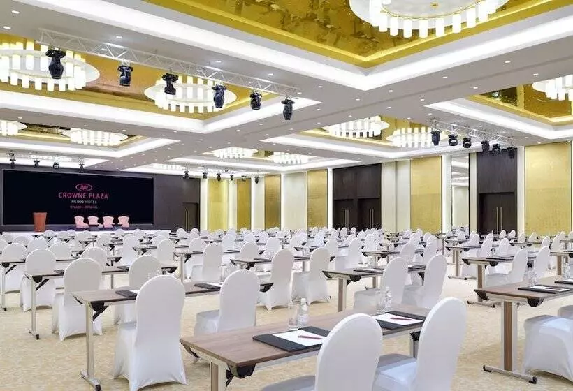 Crowne Plaza Hotel Riyadh Minhal, An Ihg
