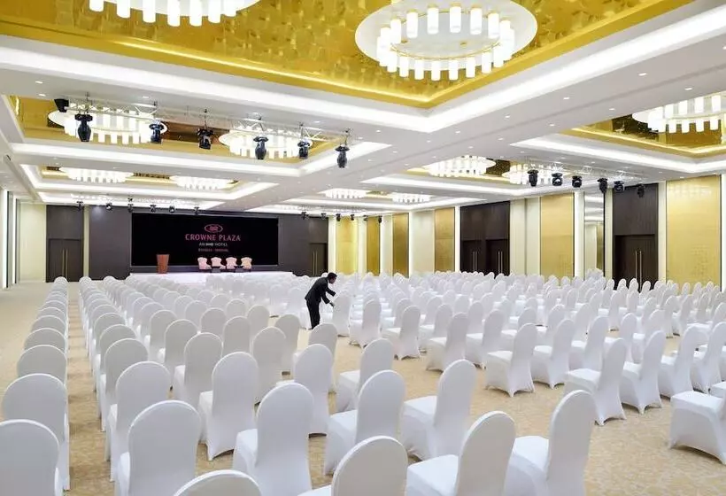 Crowne Plaza Hotel Riyadh Minhal, An Ihg