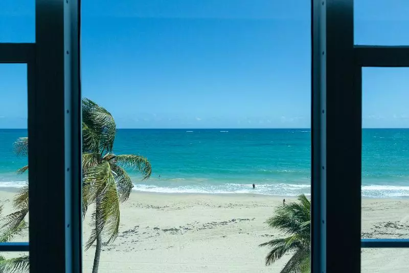 هتل The Tryst Beachfront