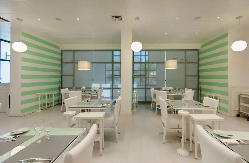 Отель Tryp By Wyndham Montijo Parque