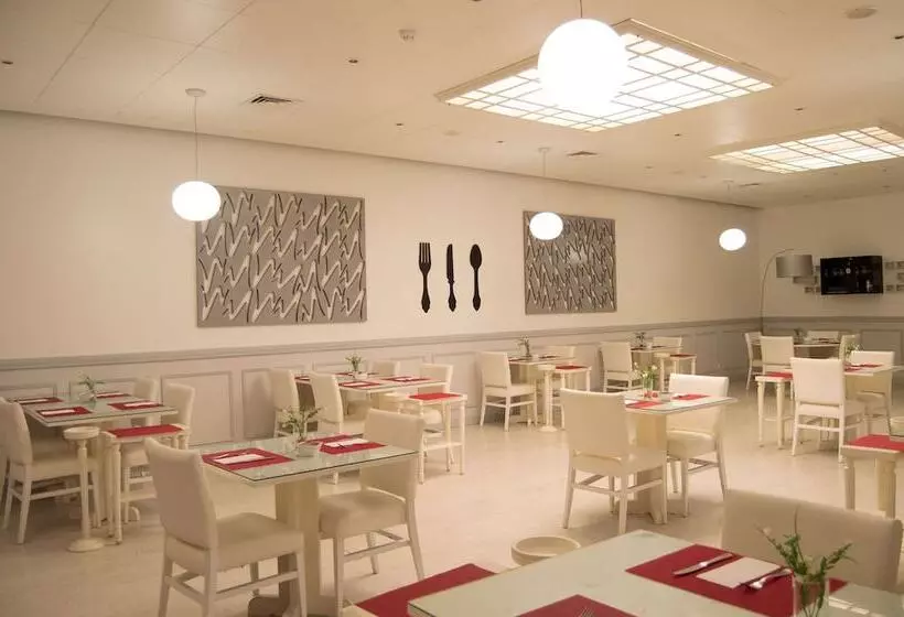 Отель Tryp By Wyndham Montijo Parque