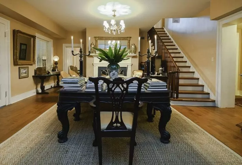 Choctaw Hall Bed & Breakfast