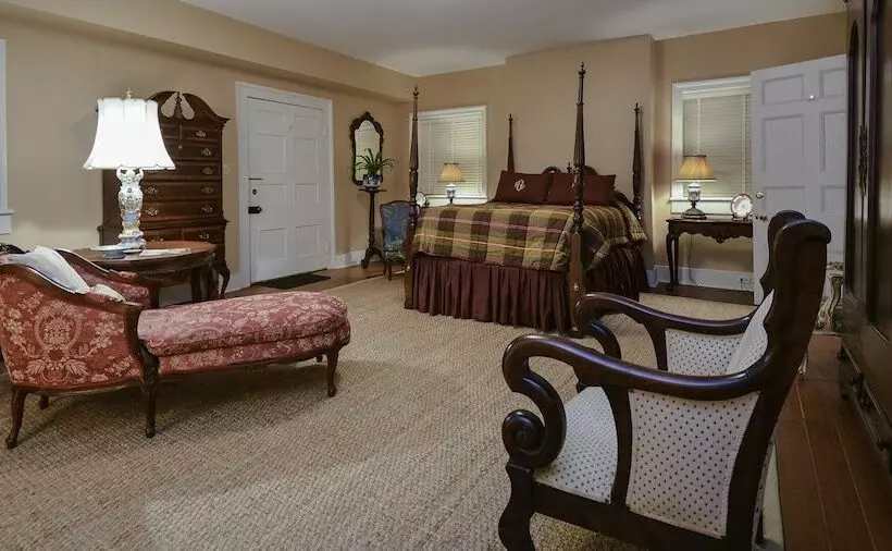 Choctaw Hall Bed & Breakfast