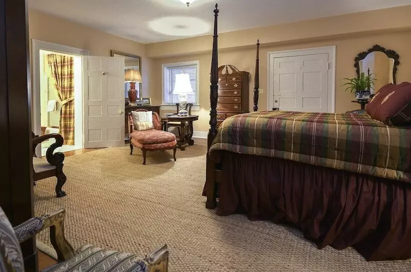 Choctaw Hall Bed & Breakfast