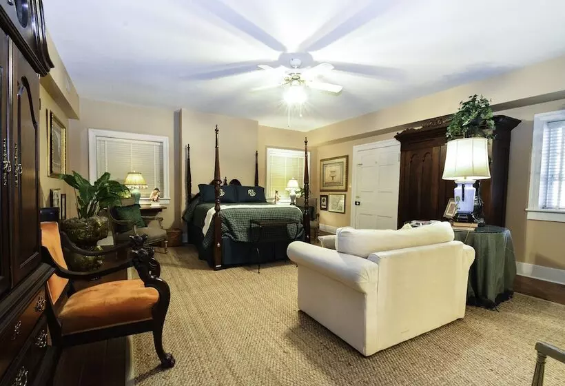 Choctaw Hall Bed & Breakfast