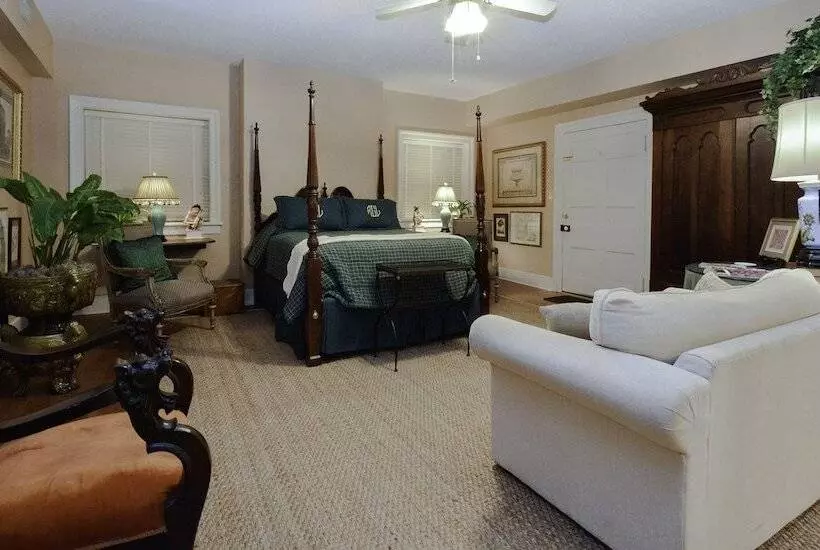 Choctaw Hall Bed & Breakfast