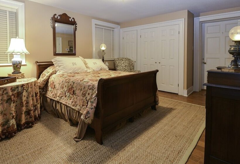 Choctaw Hall Bed & Breakfast