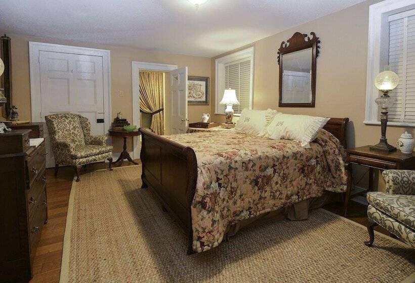 Choctaw Hall Bed & Breakfast