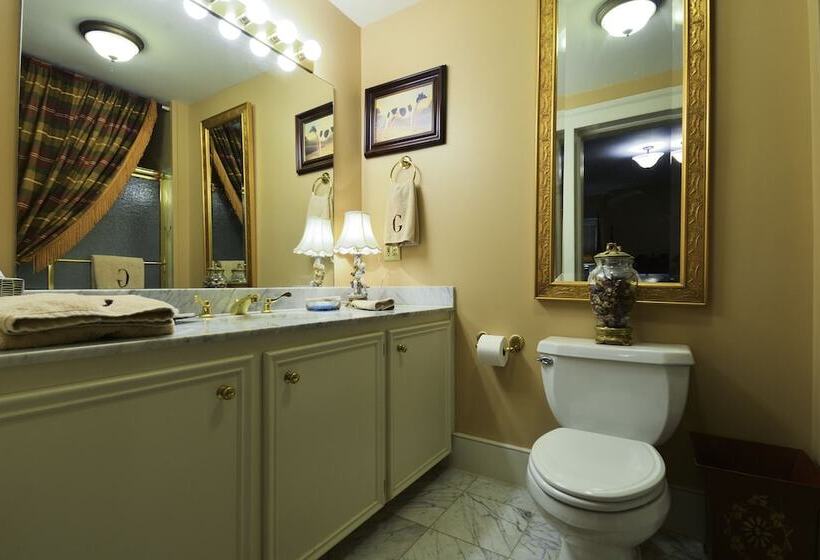 Choctaw Hall Bed & Breakfast