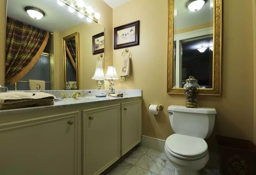 Choctaw Hall Bed & Breakfast