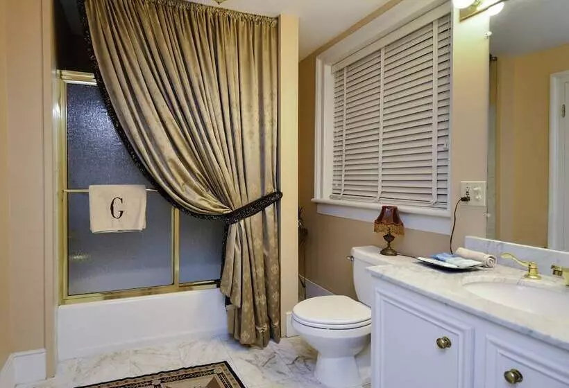 Choctaw Hall Bed & Breakfast